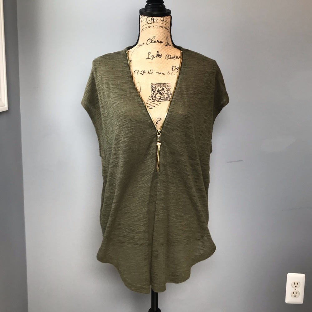 V-Neck Heathered Sweater w/ High Low Gold Zipper!